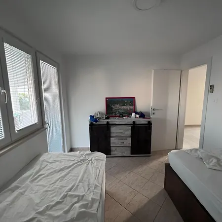 Old And Cute Renovated House 100m From The Sea *