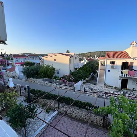 Apartmán Old And Cute Renovated House 100m From The Sea *