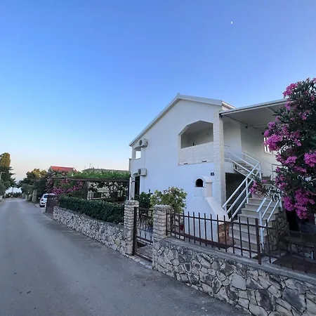 Apartmán Old And Cute Renovated House 100m From The Sea