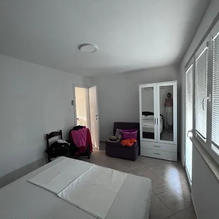 Apartmán Old And Cute Renovated House 100m From The Sea Trogir