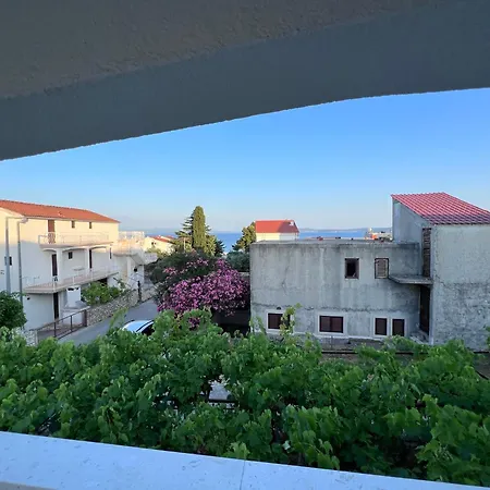 Old And Cute Renovated House 100m From The Sea