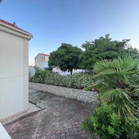 Apartmán Old And Cute Renovated House 100m From The Sea *
