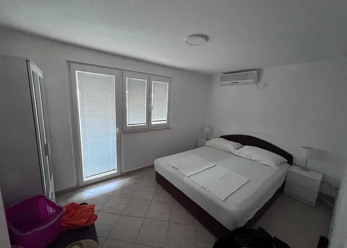 Old And Cute Renovated House 100m From The Sea Apartmán Trogir