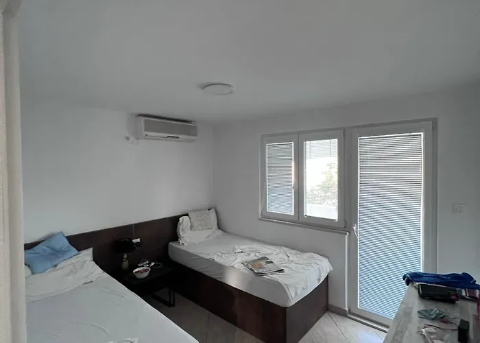 Old And Cute Renovated House 100m From The Sea * Trogir