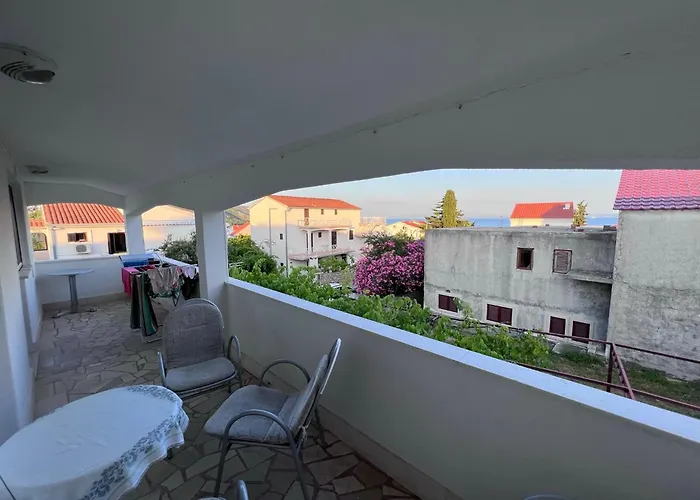 Old And Cute Renovated House 100m From The Sea Apartmán