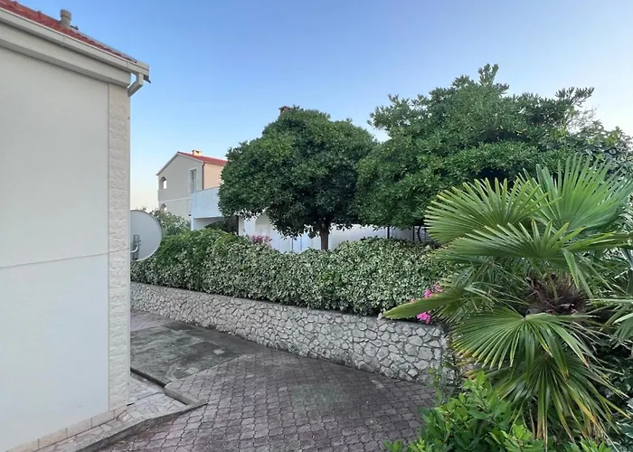 Apartman Old And Cute Renovated House 100m From The Sea *