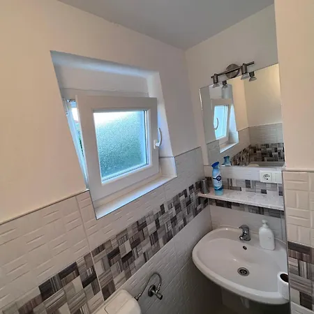 Old And Cute Renovated House 100m From The Sea Appartement