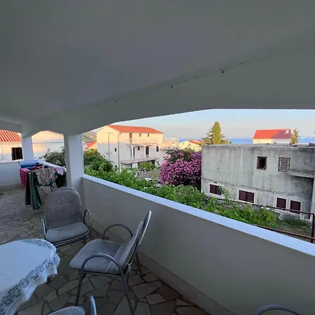 Old And Cute Renovated House 100m From The Sea Appartement