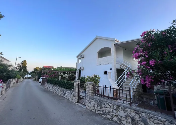 Appartement Old And Cute Renovated House 100m From The Sea