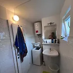 Old And Cute Renovated House 100m From The Sea アパート *