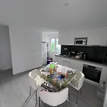 アパート Old And Cute Renovated House 100m From The Sea トロギール