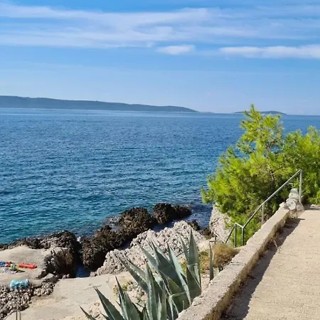 Old And Cute Renovated House 100m From The Sea * トロギール